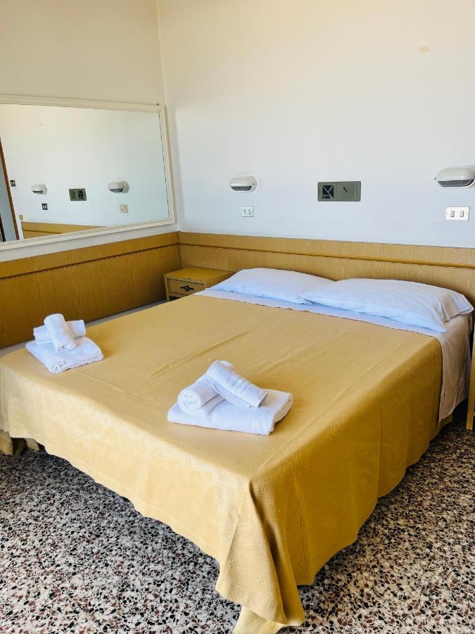 Hotel Columbia Frontemare Rimini Dış mekan fotoğraf