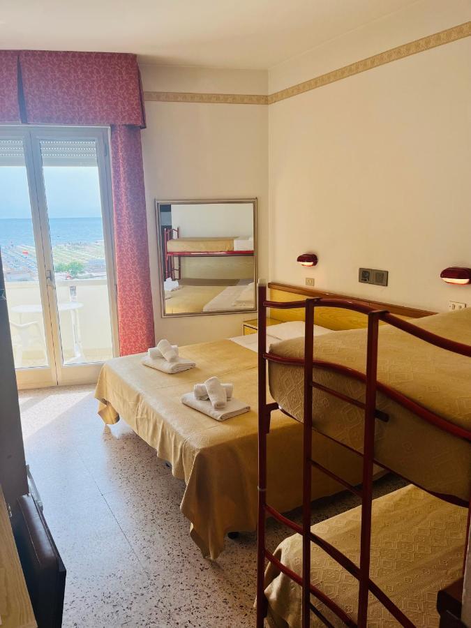 Hotel Columbia Frontemare Rimini Dış mekan fotoğraf