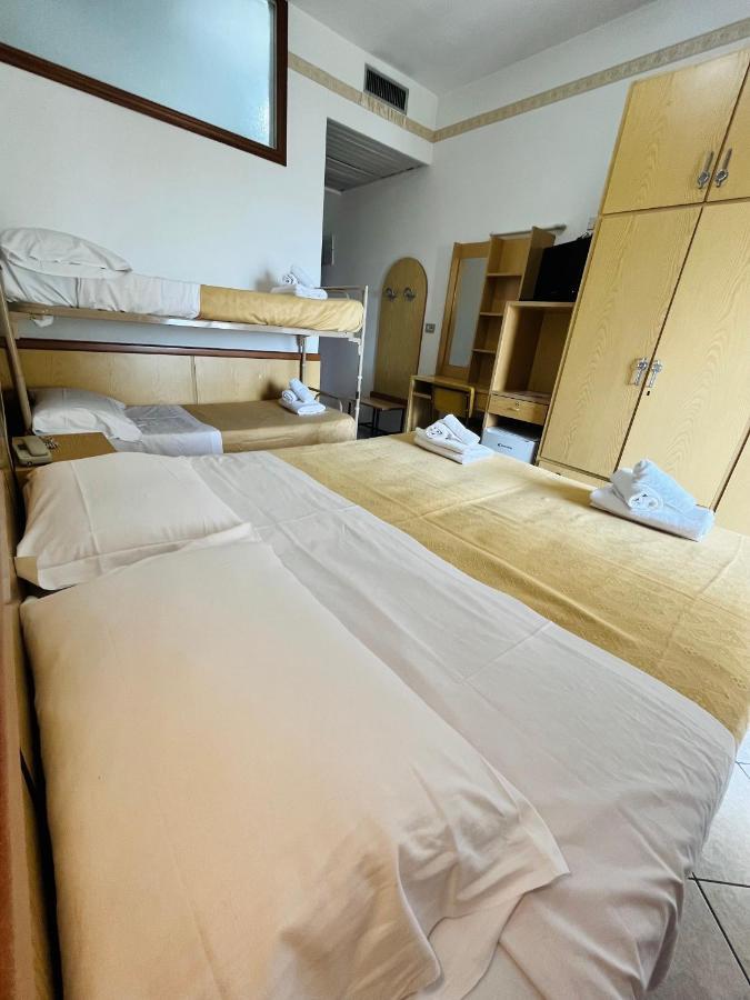 Hotel Columbia Frontemare Rimini Dış mekan fotoğraf