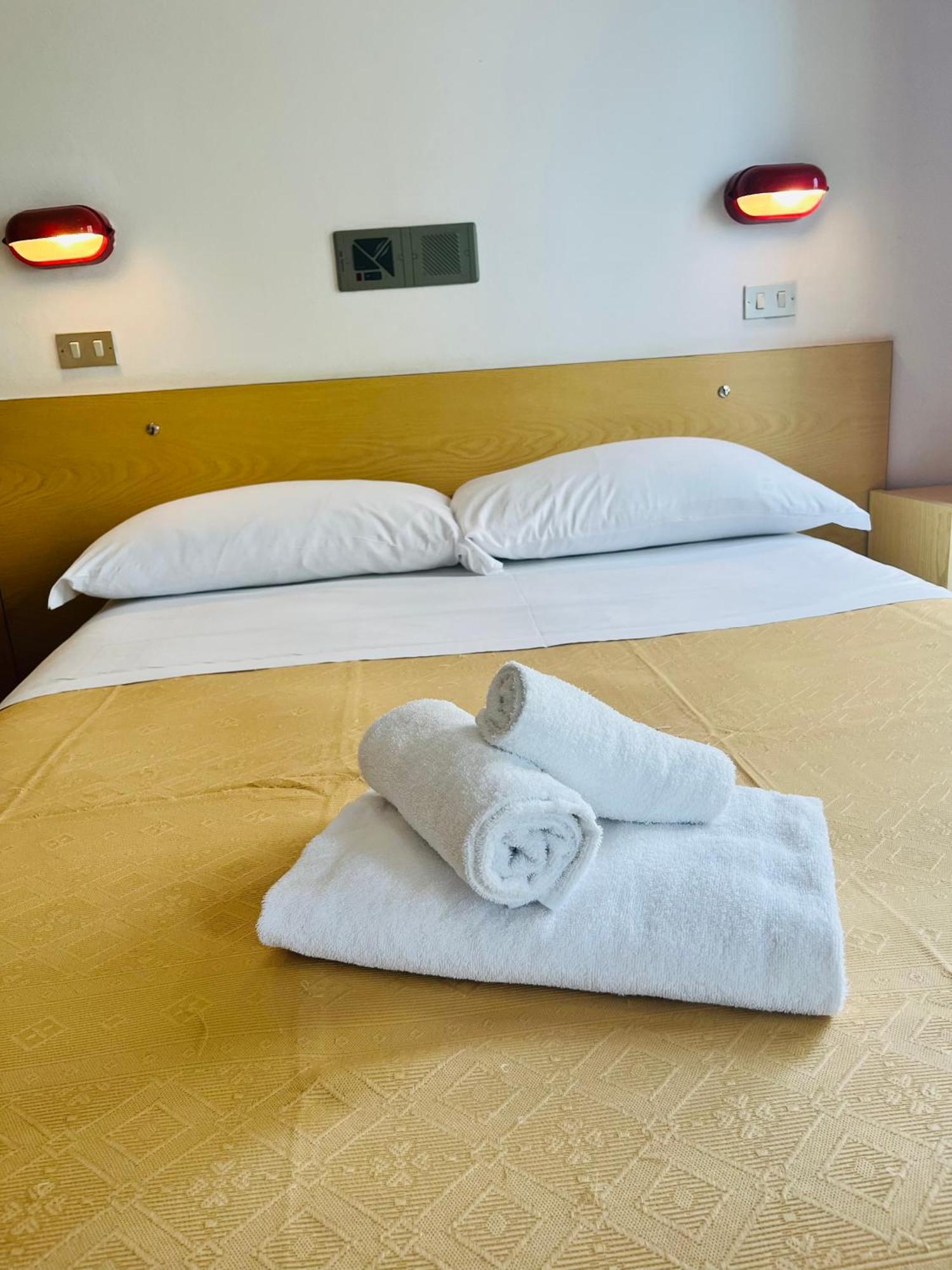 Hotel Columbia Frontemare Rimini Dış mekan fotoğraf