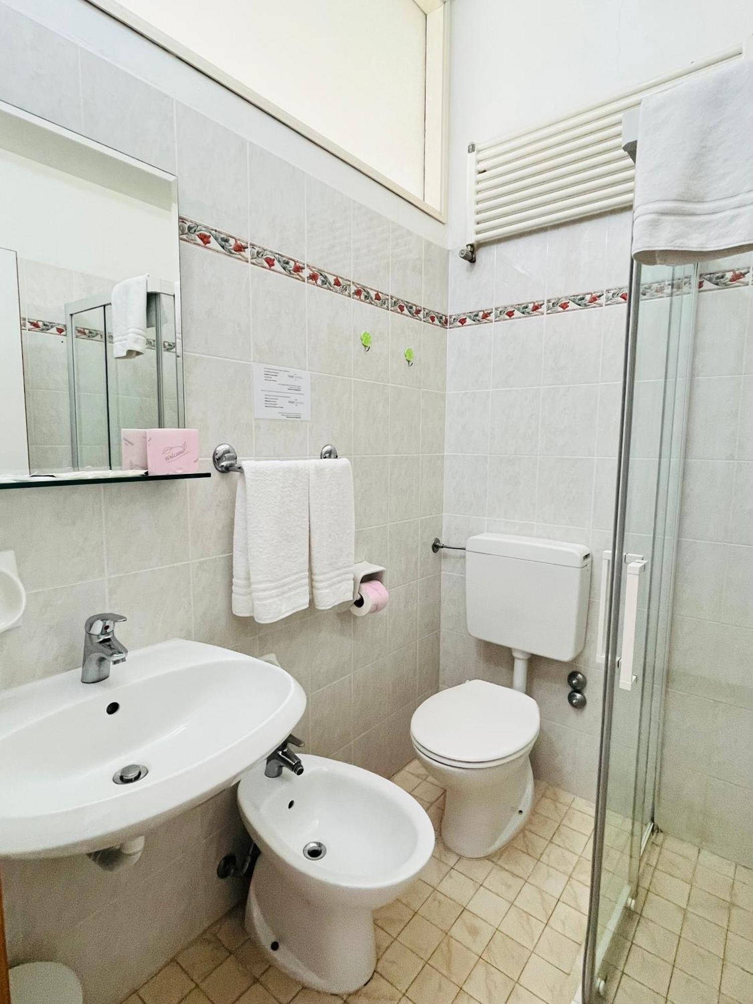 Hotel Columbia Frontemare Rimini Dış mekan fotoğraf