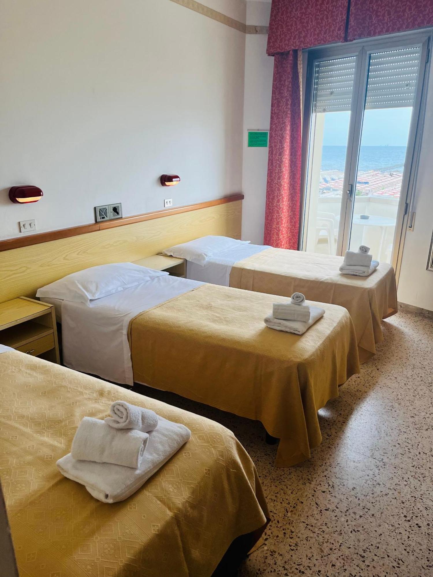 Hotel Columbia Frontemare Rimini Dış mekan fotoğraf