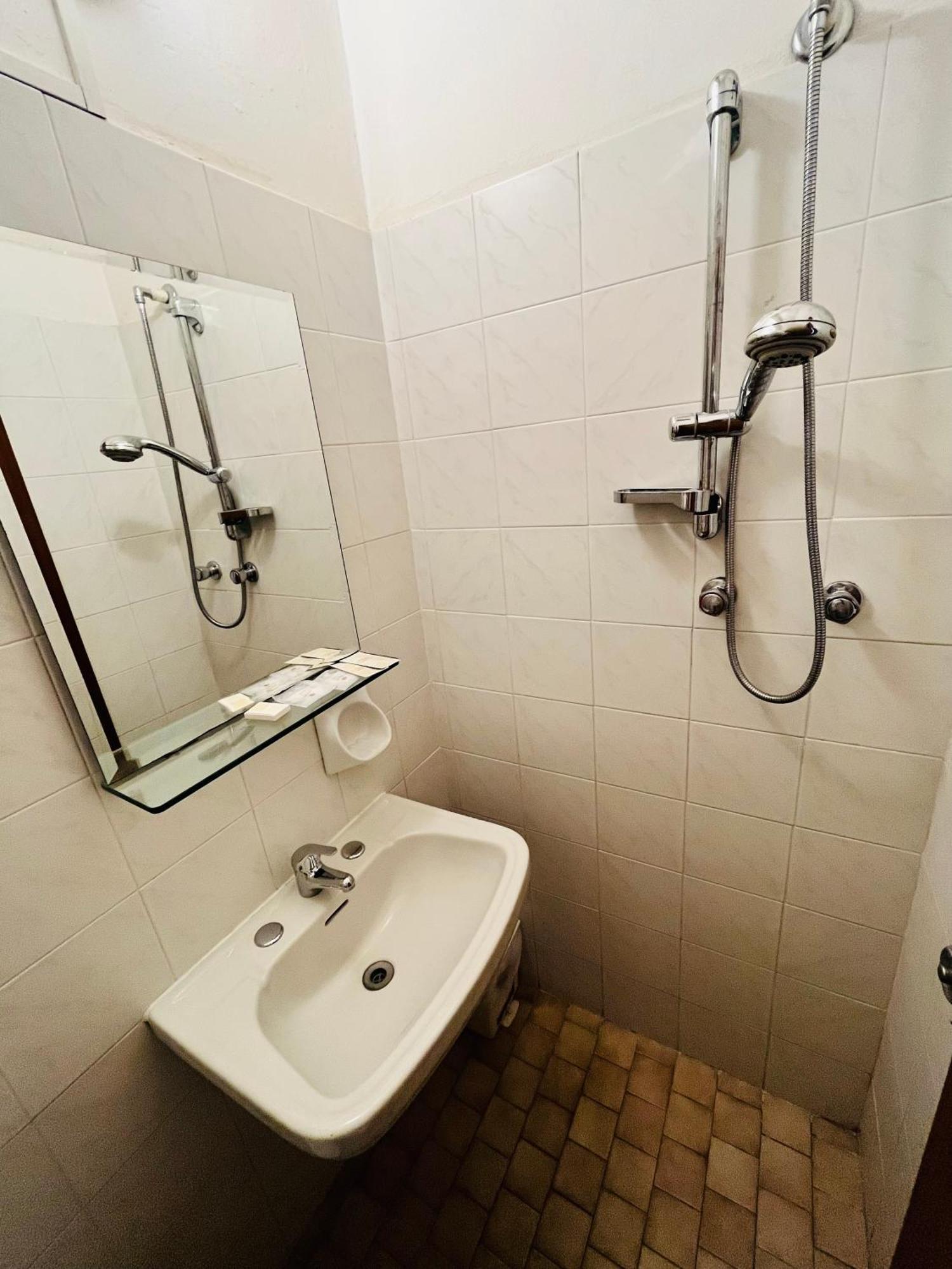 Hotel Columbia Frontemare Rimini Dış mekan fotoğraf