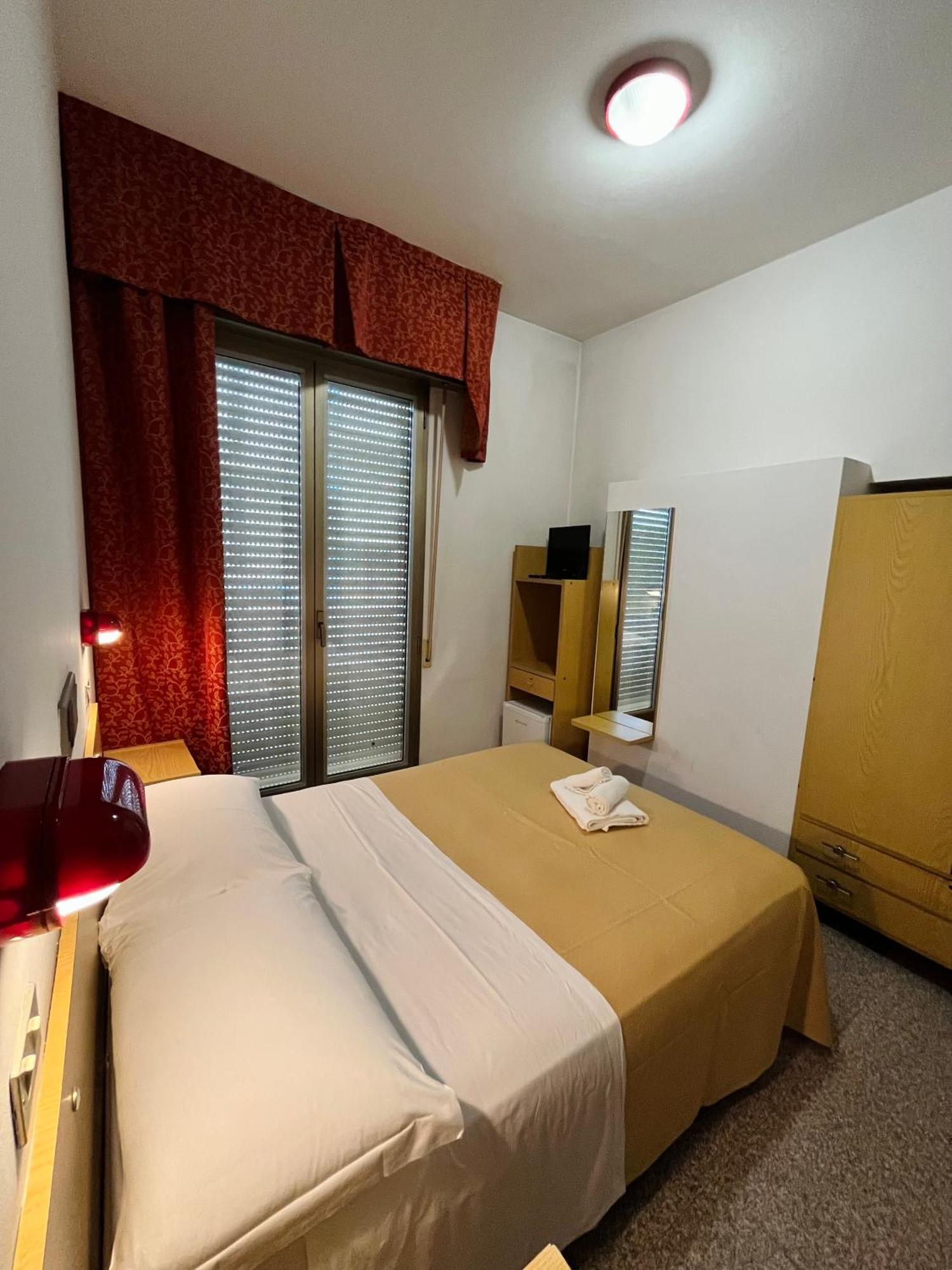 Hotel Columbia Frontemare Rimini Dış mekan fotoğraf