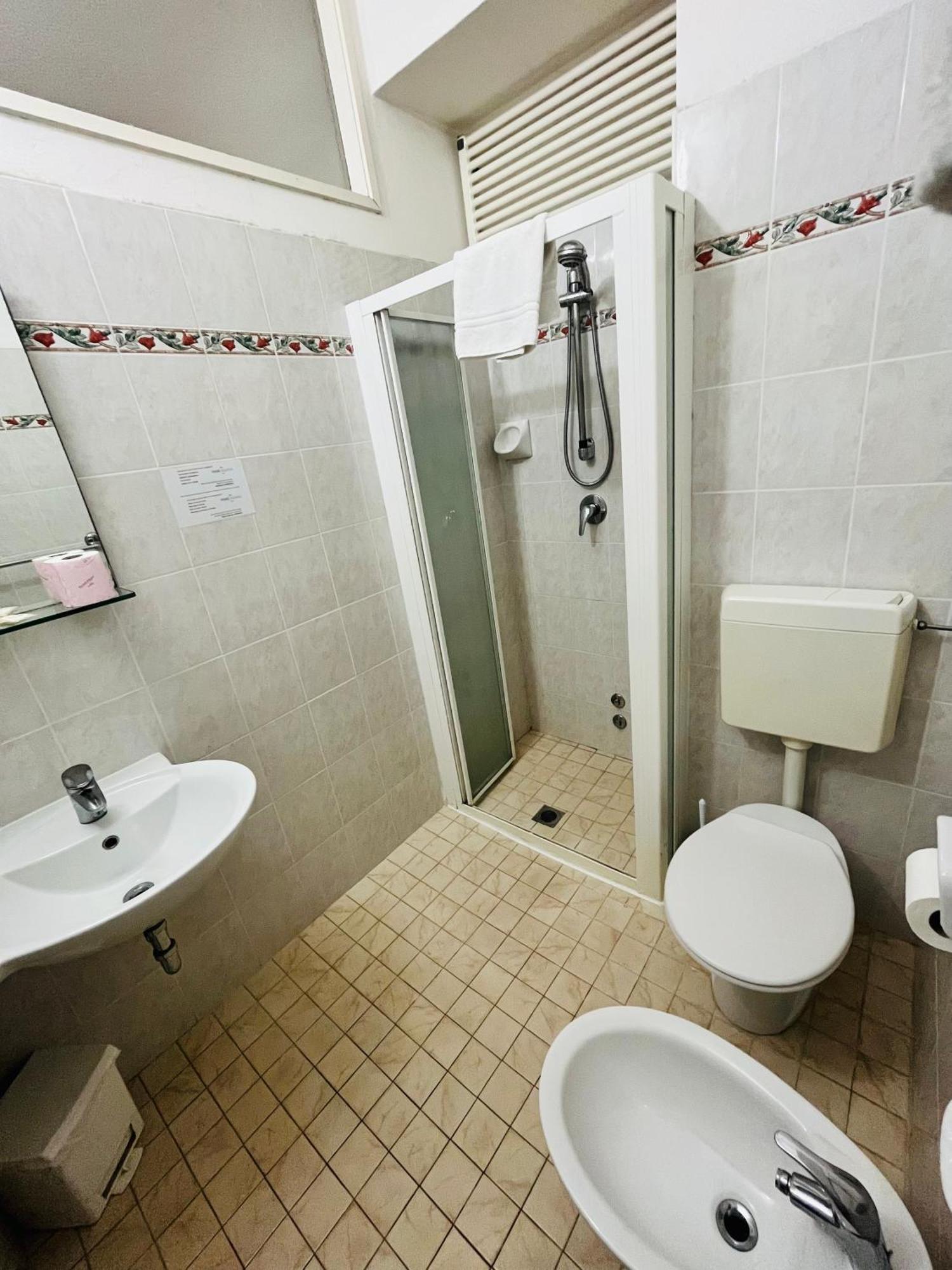 Hotel Columbia Frontemare Rimini Dış mekan fotoğraf